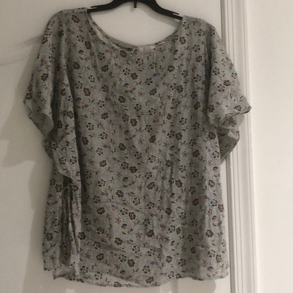 Fat face floral top 12 nwot with white black
